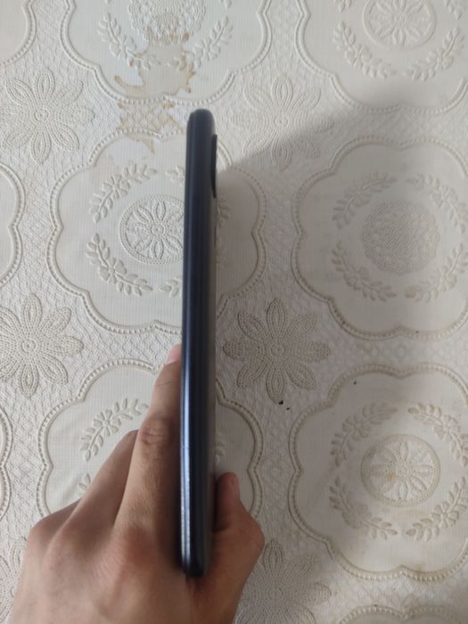 Redmi 9C holati yaxshi ekran almashmagan laminati bilan turibdi