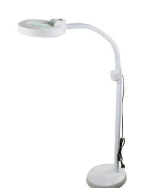 Лупа лампа на колёсах.