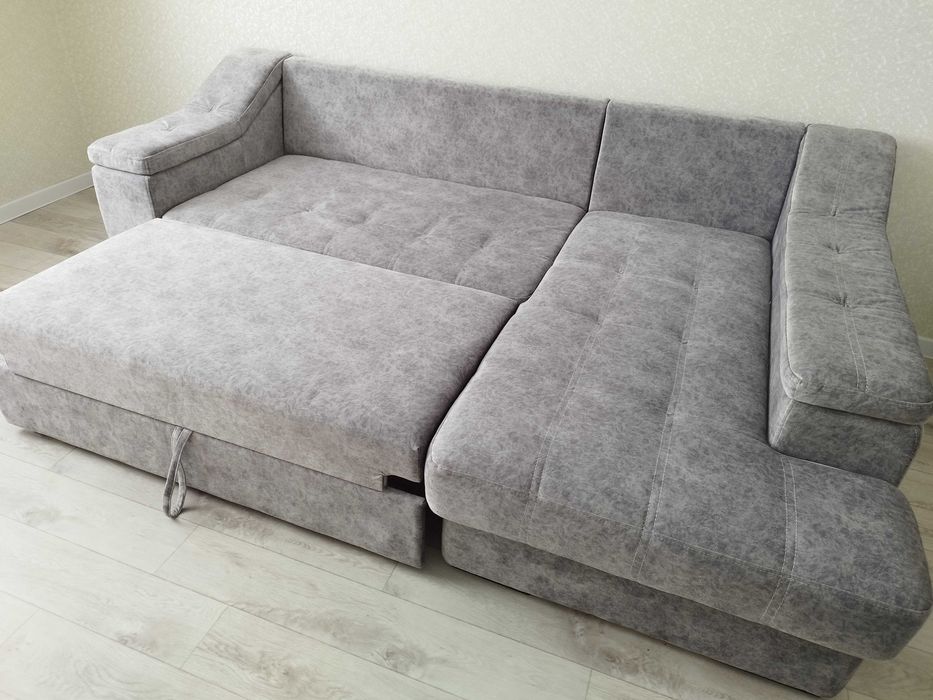 Диван угловой , большой