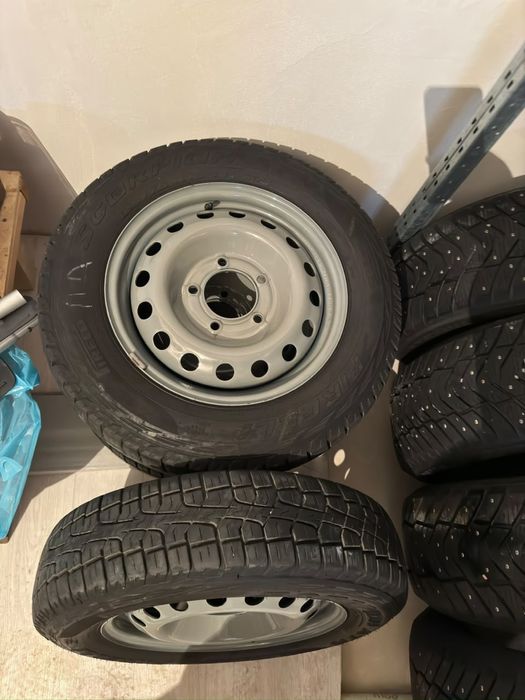 Комплект резины Pirelli с дисками на Ниву