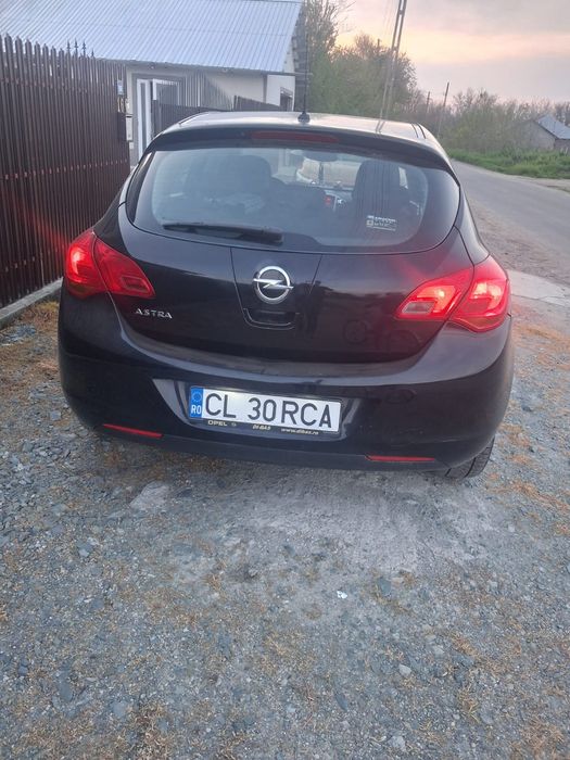 Vând Opel Astra J