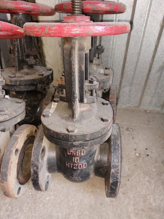 Задвижка (4 штуки в наличии)