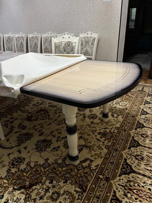 Стол стулья для гостиной