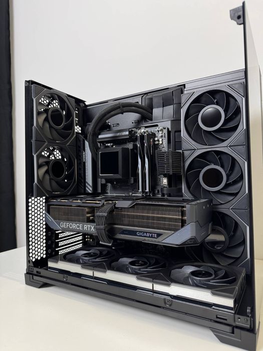 Lian Li 011 Vision Compact