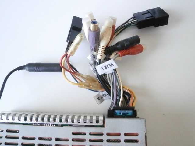 Aвтомобилнa стереоуредбa Clarion