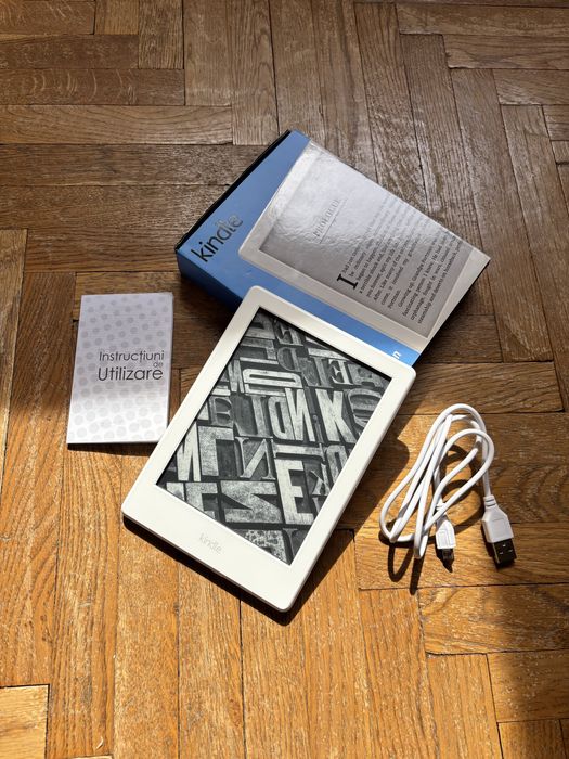 Amazon Kindle 8th Generation 4GB, 6”, Wi-Fi – cutie originală
