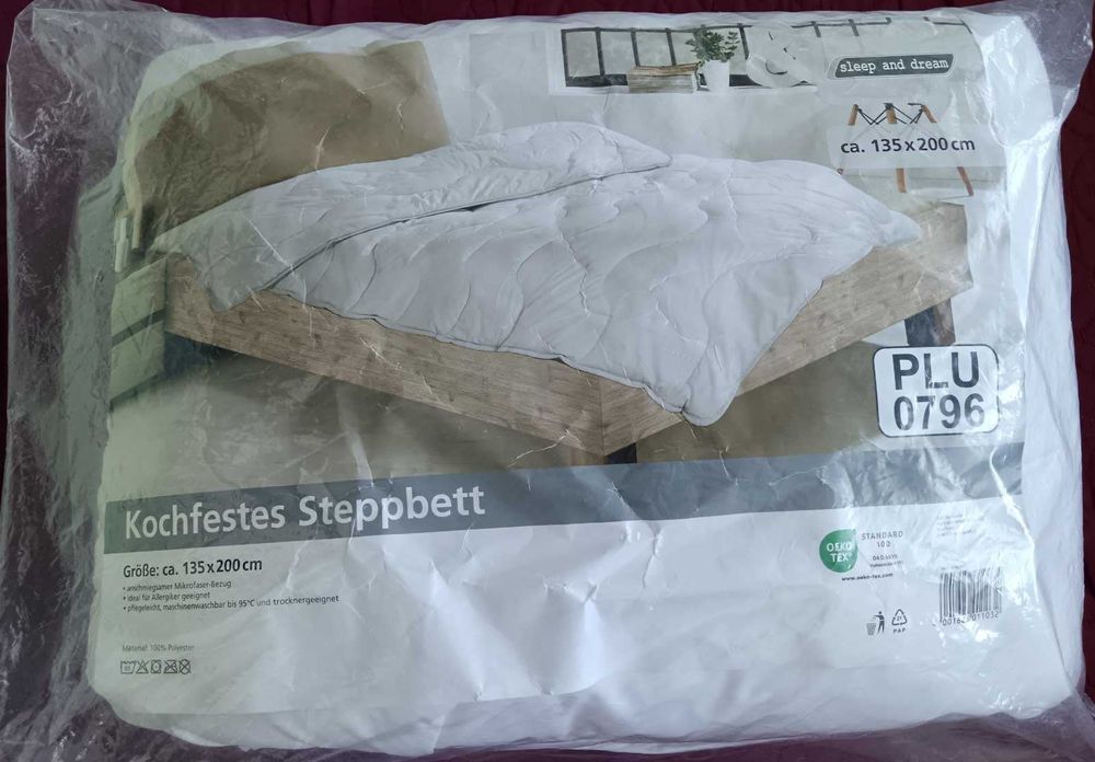 Нов спален комплект + олекотена завивка + възгавница.