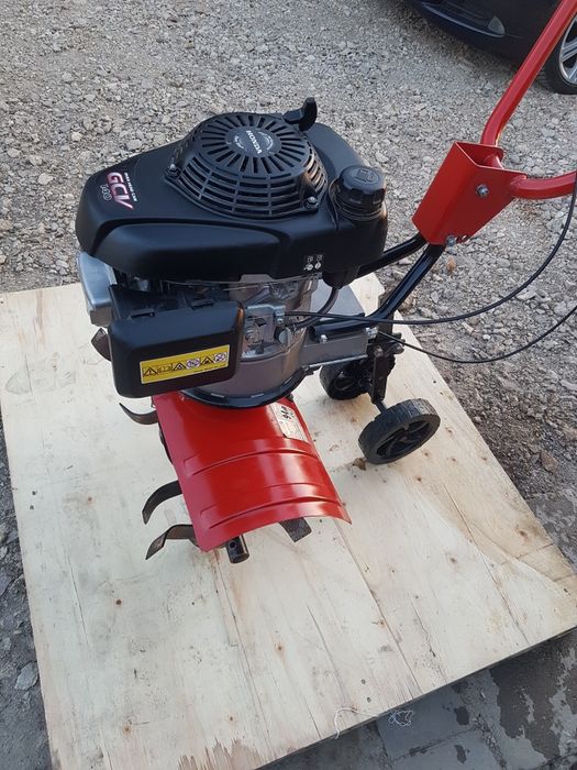 Vând motosapă Honda