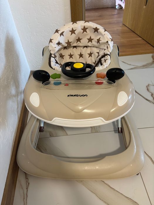 Продавам проходилка KIKKA  CAR BEIGE