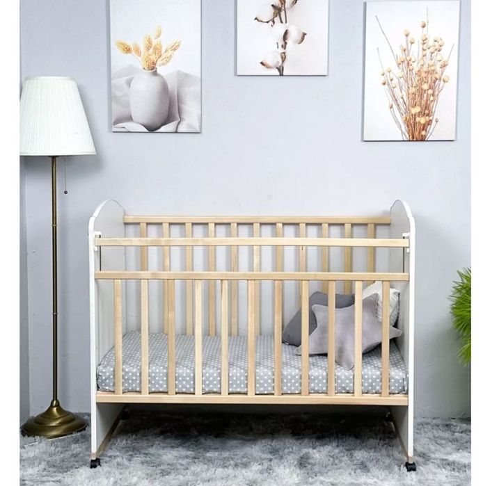 Детская кроватка с матрасиком