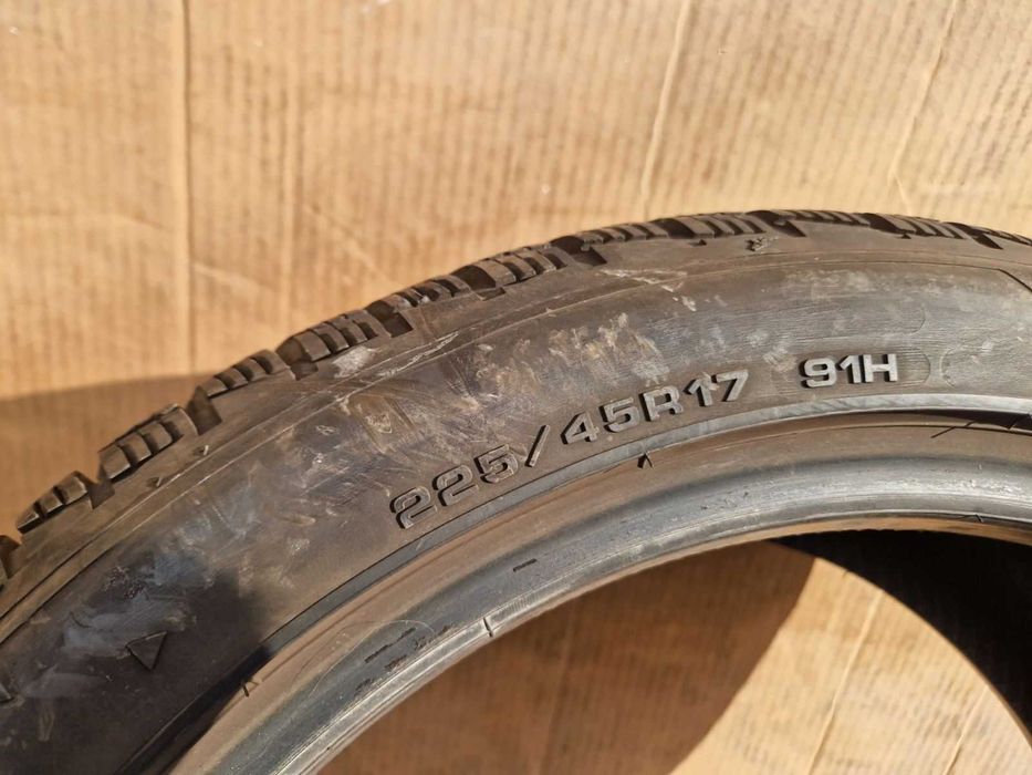 1 брой Goodyear R17 225/45
Зимна гума
DOT2223