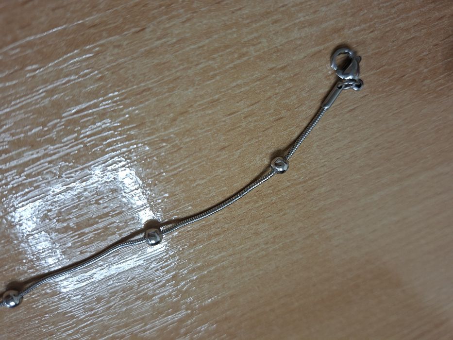 Гривна с топчета