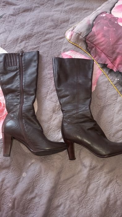 Продам кожаные сапоги. Размер 39