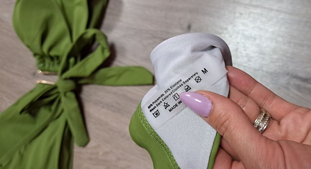 Vand costum de baie nou