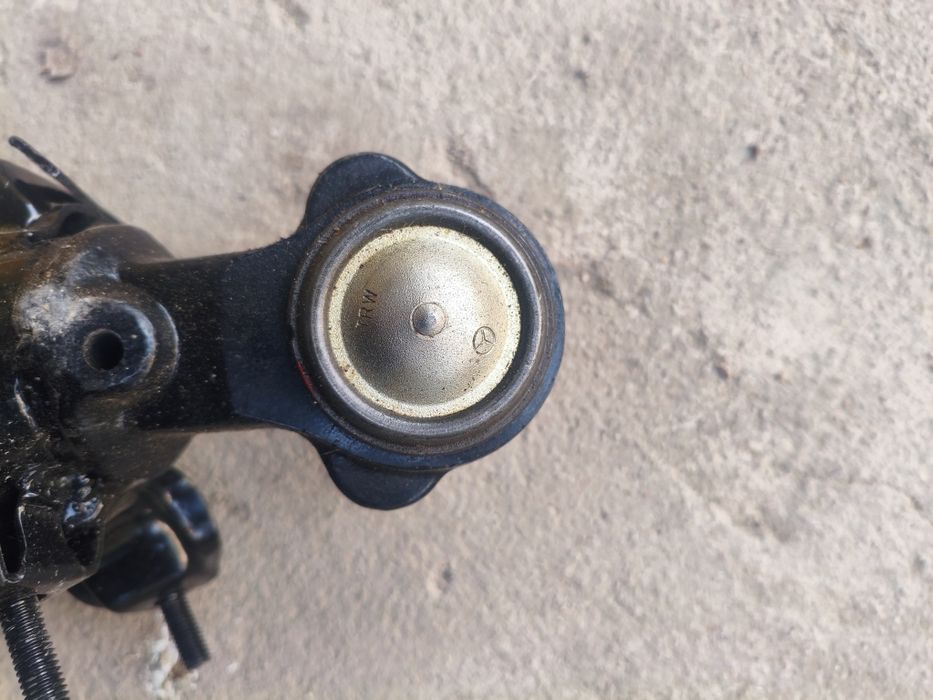 Новые оригенал рычаги Мерс 124