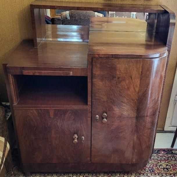 Vand mobila Vintage din lemn masiv nuc, an 1930, Art Deco, stare fbuna