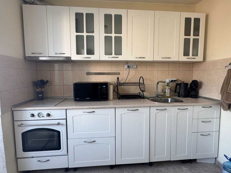 Кухня ИРИМ City 766 с уреди, допълнителни шкафове и кухненски диван