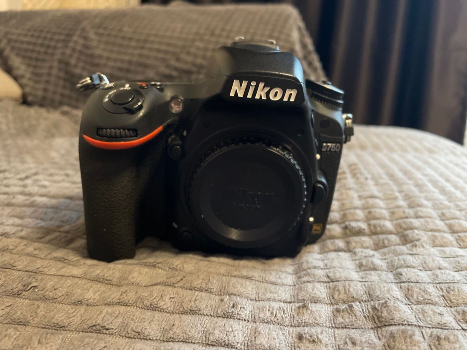 Apart Nikon d750 și obiectiv tamron 24-70 g2