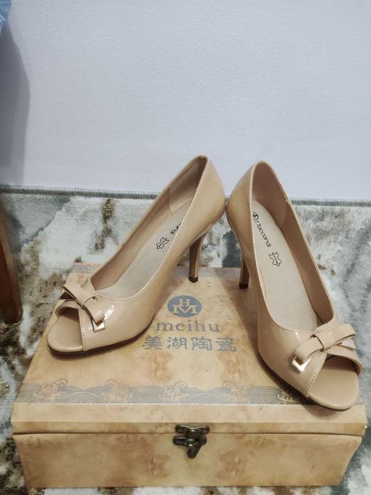 Продаются кожаные туфли на платформе