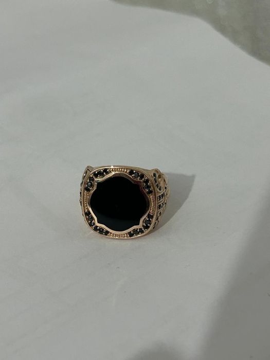 Продам новое золотое кольцо, печатка