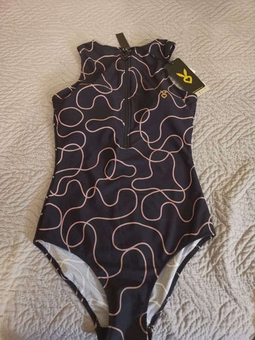 Продавам свежо боди и бански два модела и потник и бюстиета