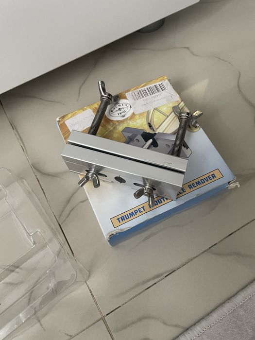 Vand extractor mustiuc trompeta doua  bucati