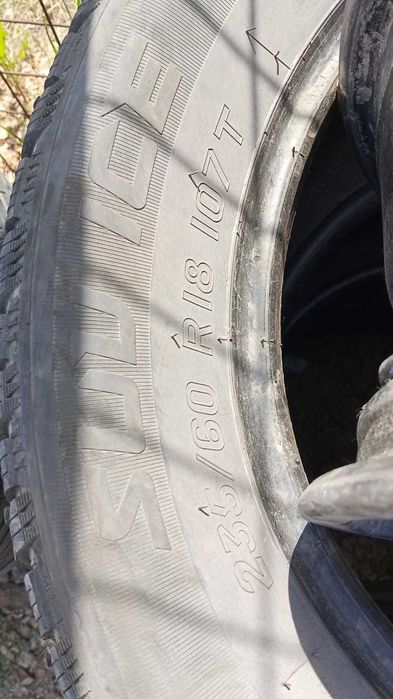 Продам шины 235/60R18