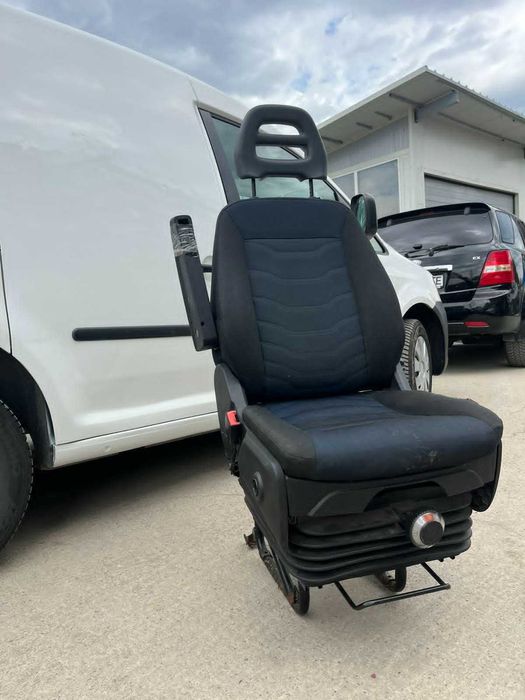 Шофьорска седалка за бус Iveco Daily 2014-2017, с хидравлика, подгрев