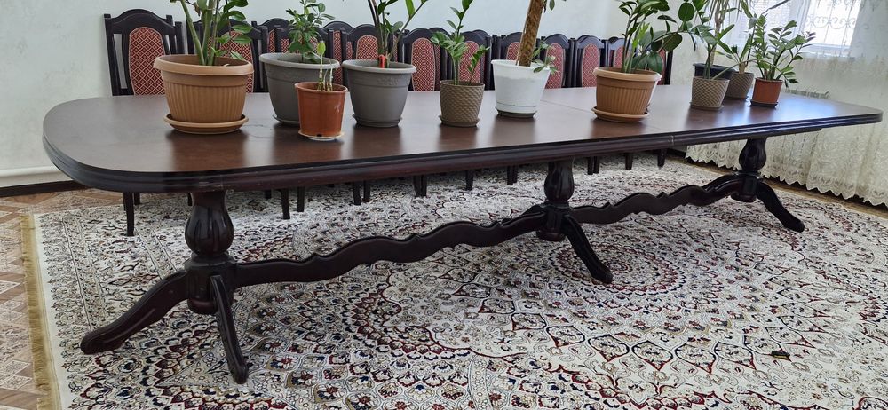 Двери стол и стули