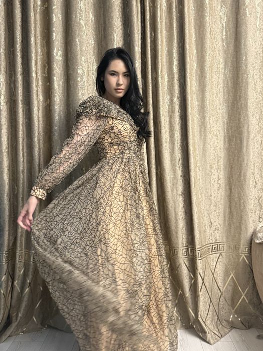 Платья все почти новые одевала пару раз