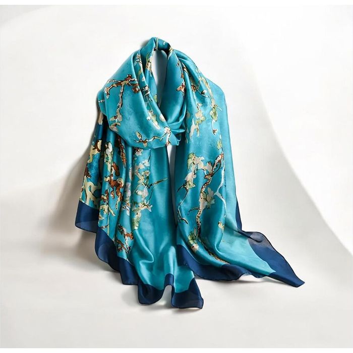 Луксозени голями сатенени шалове в различни цветове и десени