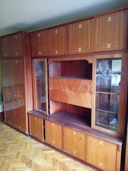 Mobilă sufragerie de vânzare în stare foarte buna se afla in comuna Iara județul Cluj,nu asigur transport