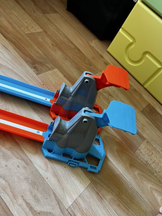 Продам трассу hot wheels оригинал 4 метра