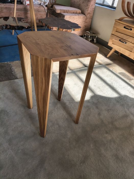 Скрин , тип TV , изцяло масив , дъб.