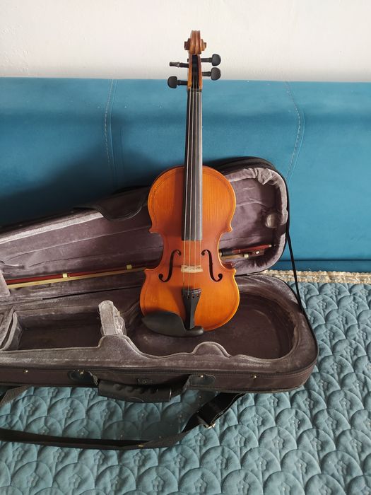 Продам б/у скрипку в хорошем состоянии