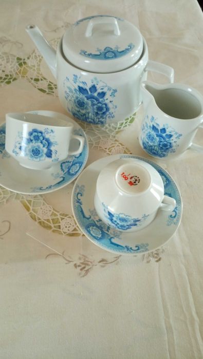 Порцеланов сервиз за чай