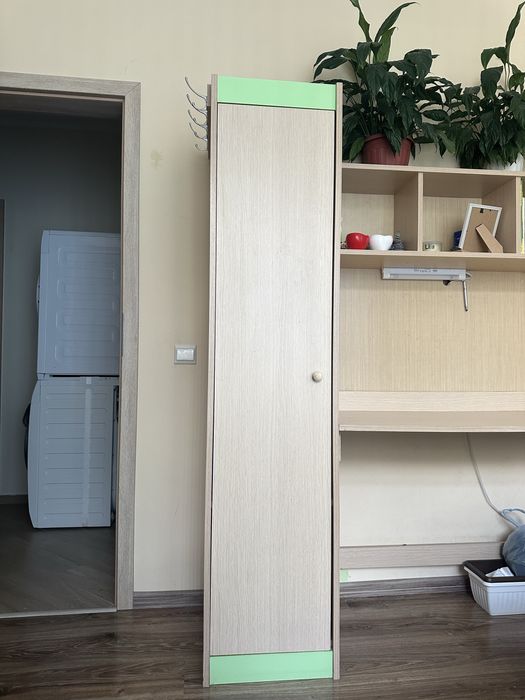 Детска секция за учене с вграден гардероб