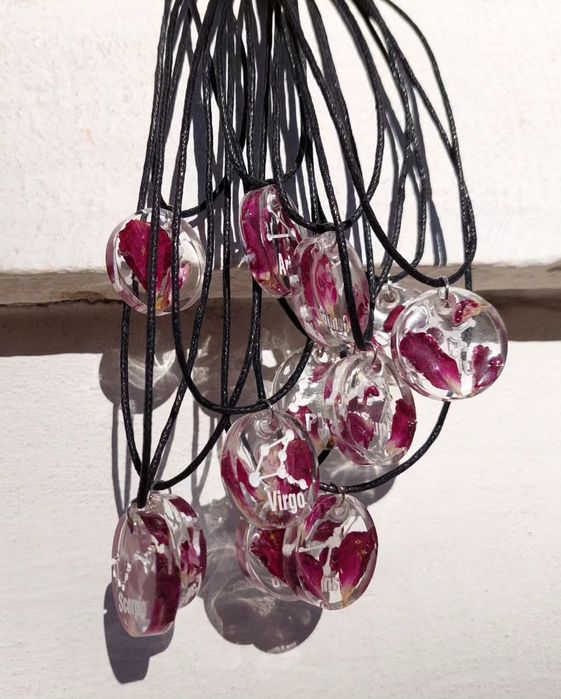 Астрологични гердани от епоксидна смола