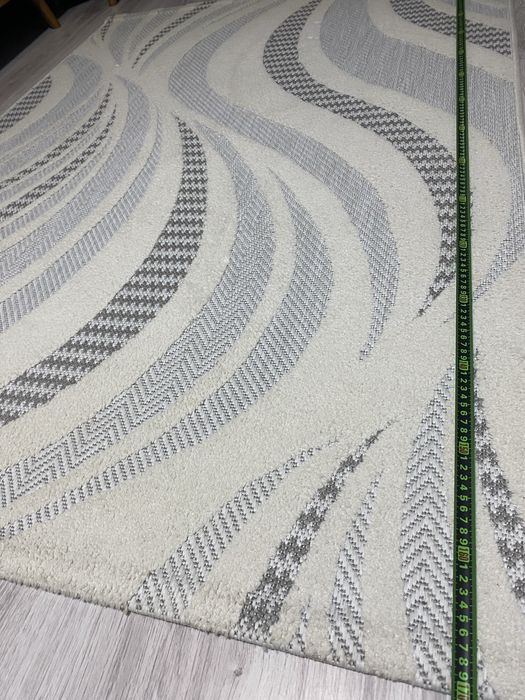 Килим цвят светъл.