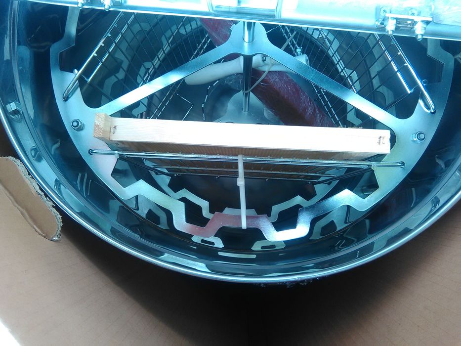 Центрофуга за мед радиална 3/12 електрическа 12/220