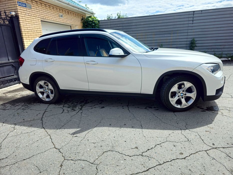 X1 2013 компактный кроссовер