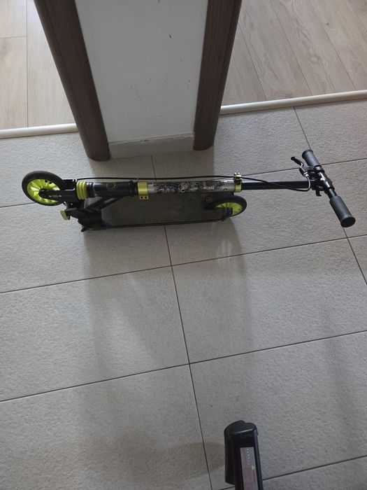 Vând trotineta manuala