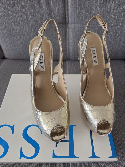 Vand sandale cu toc Guess