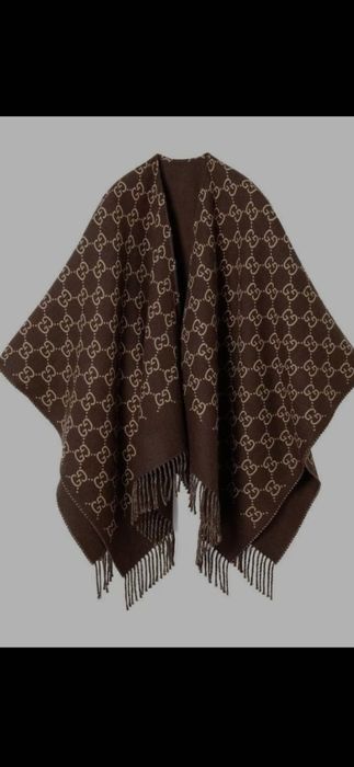 Poncho Gucci model 2026, 2 modele