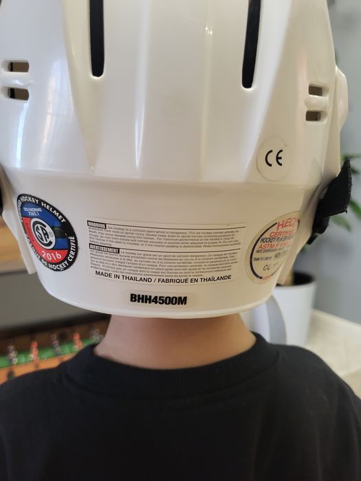 Продам  шлем для хоккея Bauer