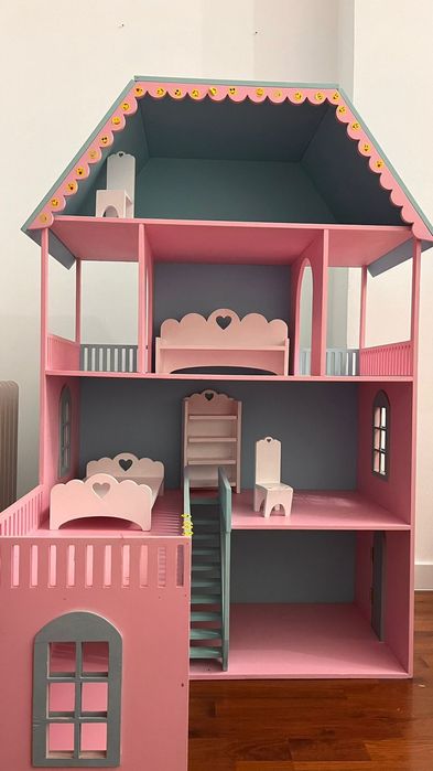 Домик деревянный для кукол б/у