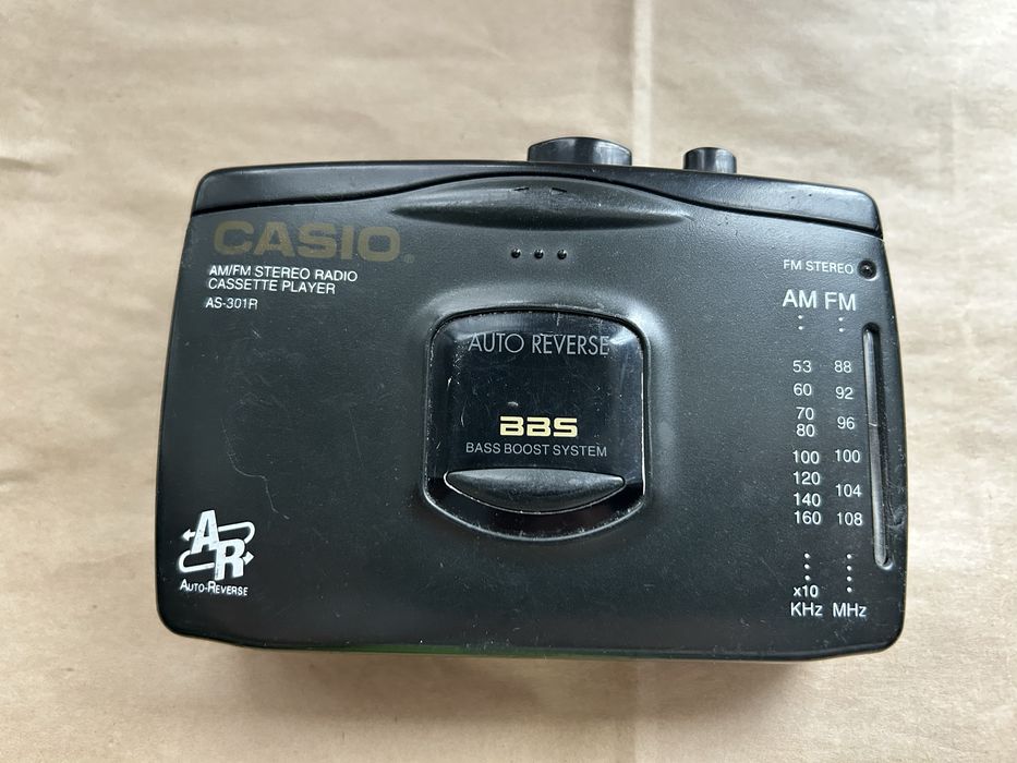Продам винтажный кассетный плеер Casio