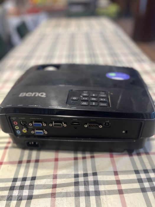 Проектор 70 procenta лампа  Benq.