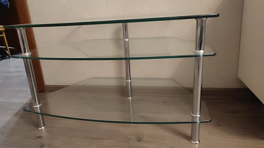 Стеклянный столик под телевизор