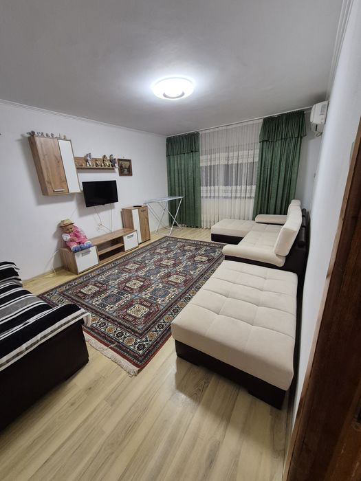 Închiriez ap.2 camere decomandate